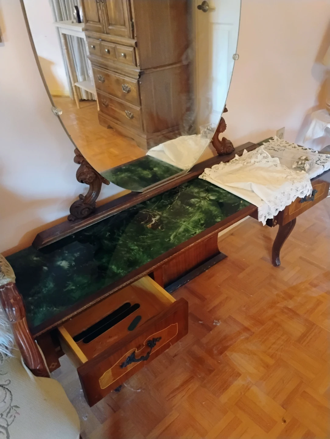 Vintage Vanity Table with Mirror - photo 2