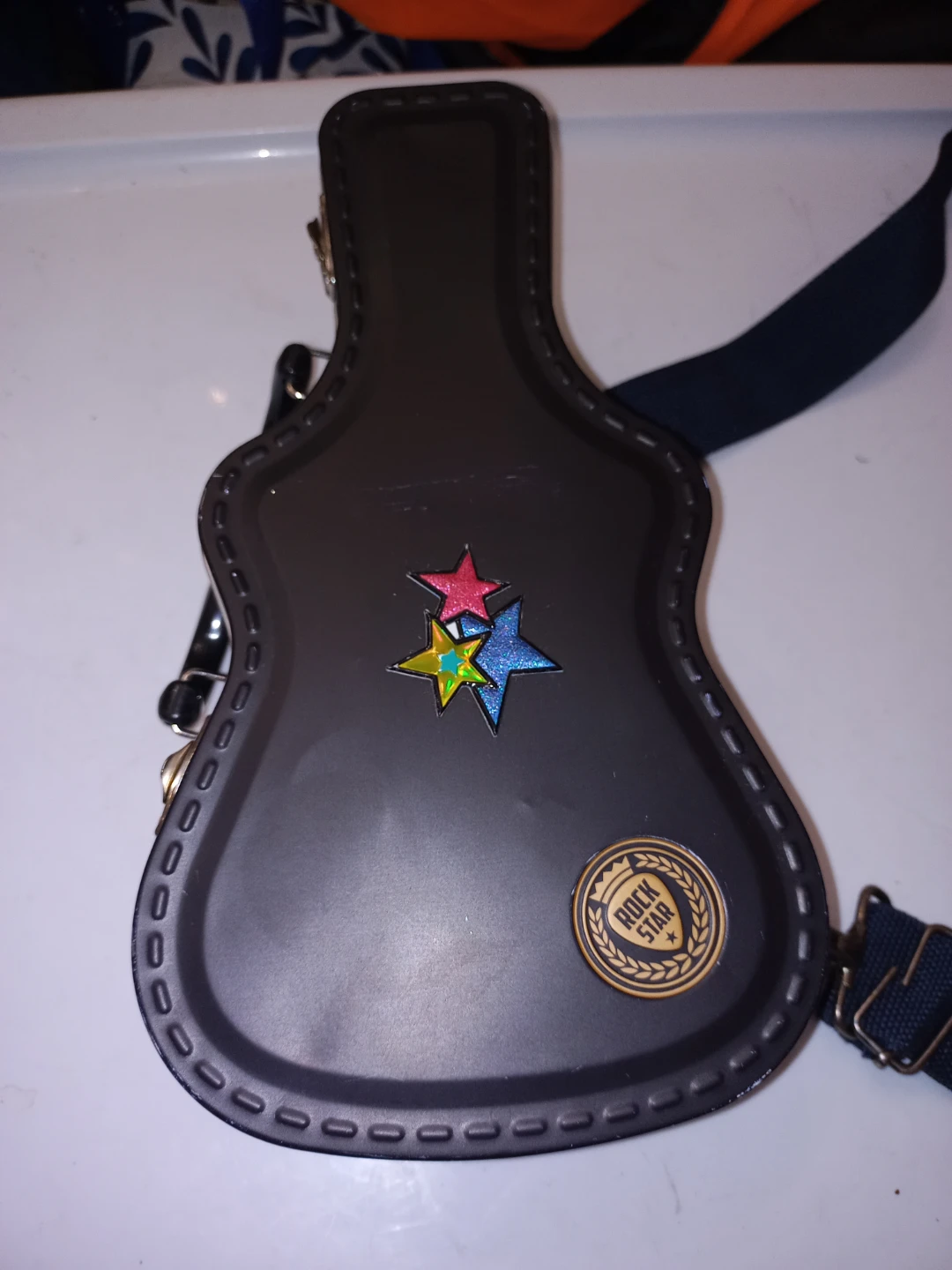 Small Guitar Shaped Storage Tin With Shoulder Strap - photo 2