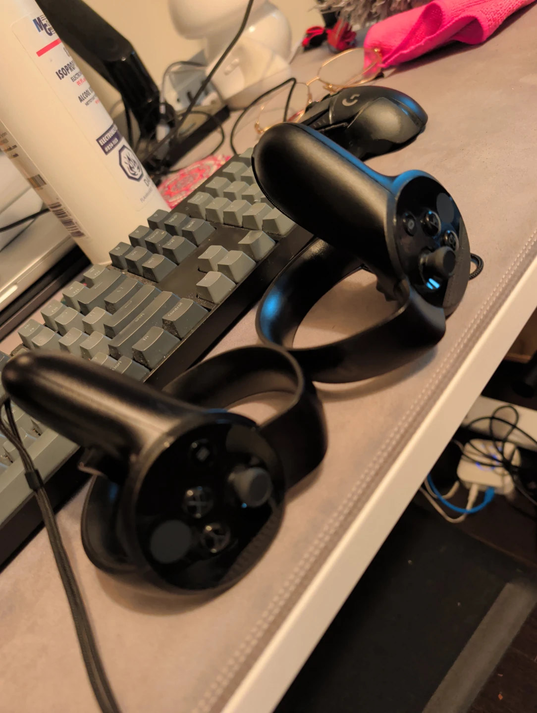 Oculus Rift CV1 VR Headset kit + Controllers + Sensors - photo 4