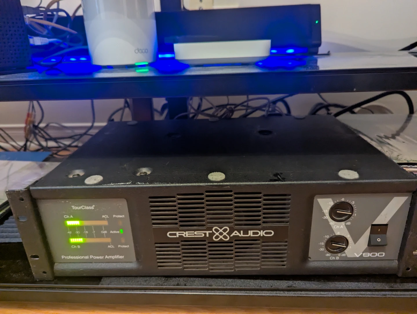 Crest Audio V900 Professional Power Amplifier