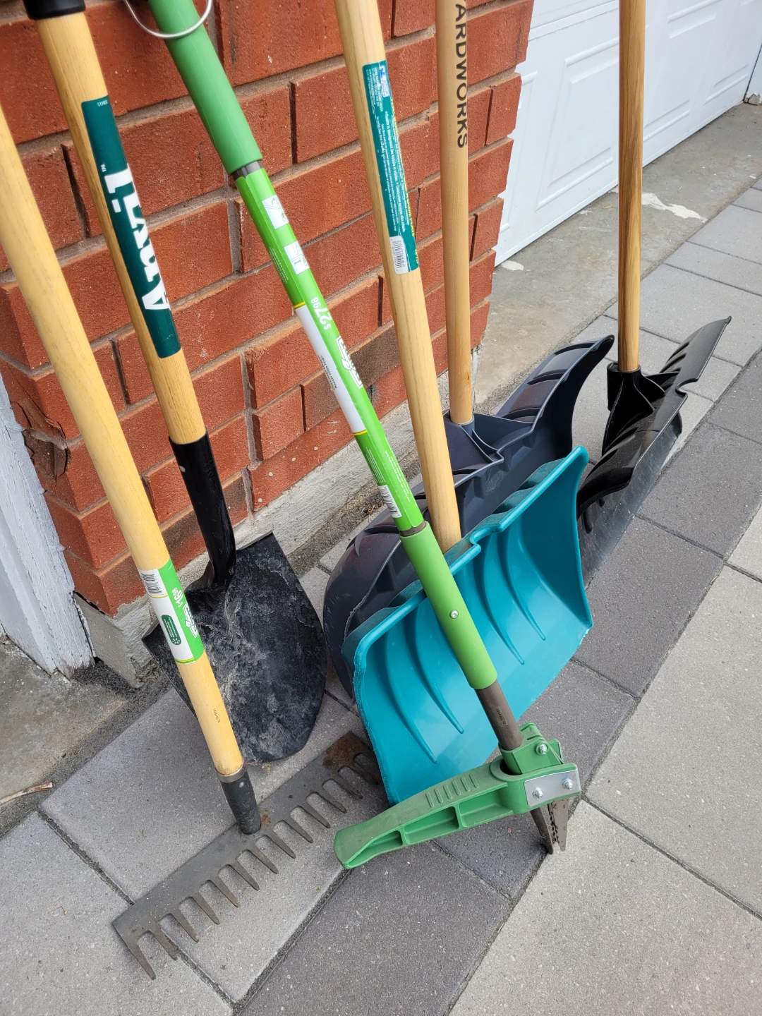 Anvil & Yardworks Snow Shovels - photo 2