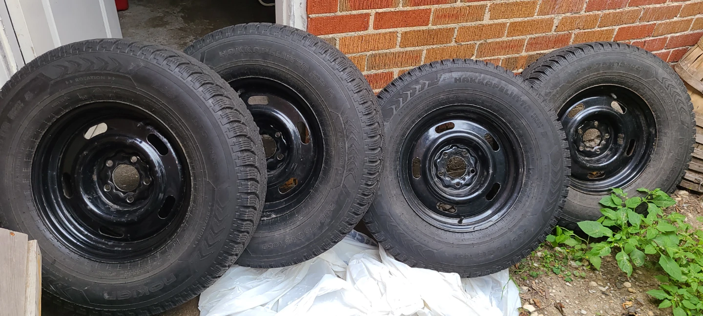 15" Winter Tires & Rims Bolt 5 x 114.3mm Older Ford Ranger Etc.