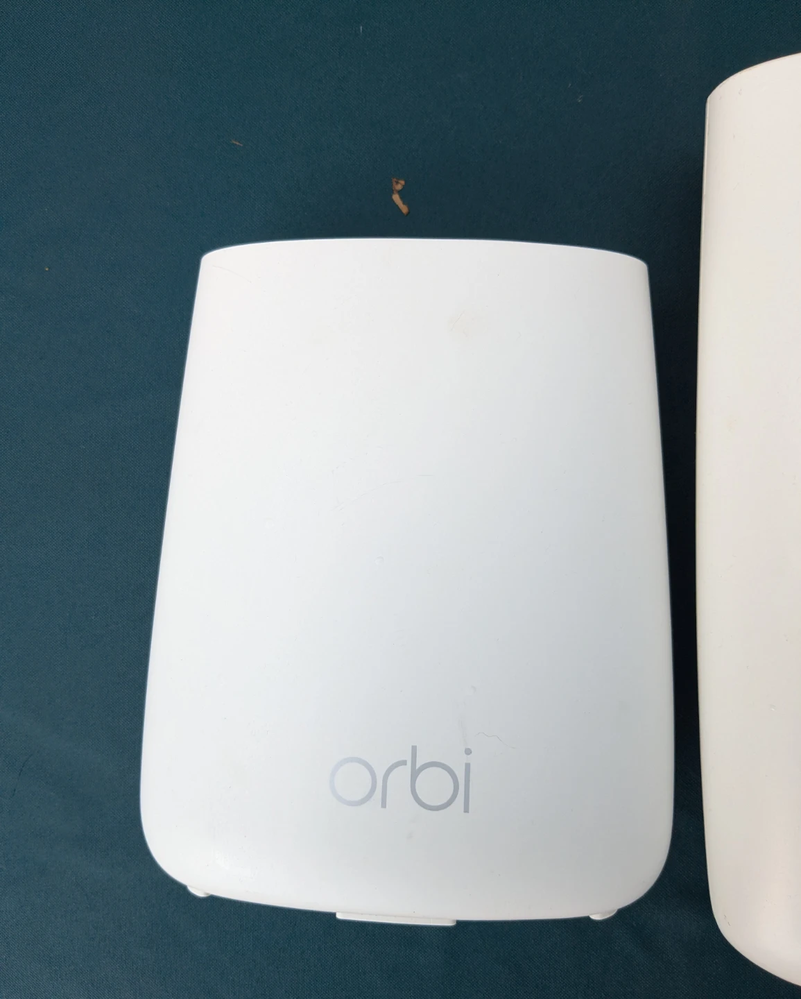 Orbi White Mesh WiFi System with 2 satilites - photo 2