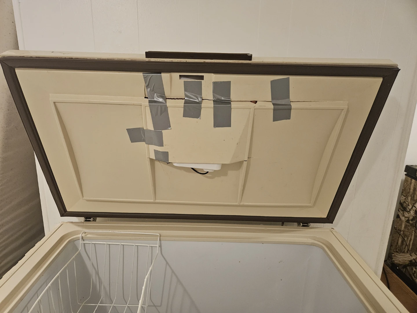 Kelvinator Chest Freezer - photo 2