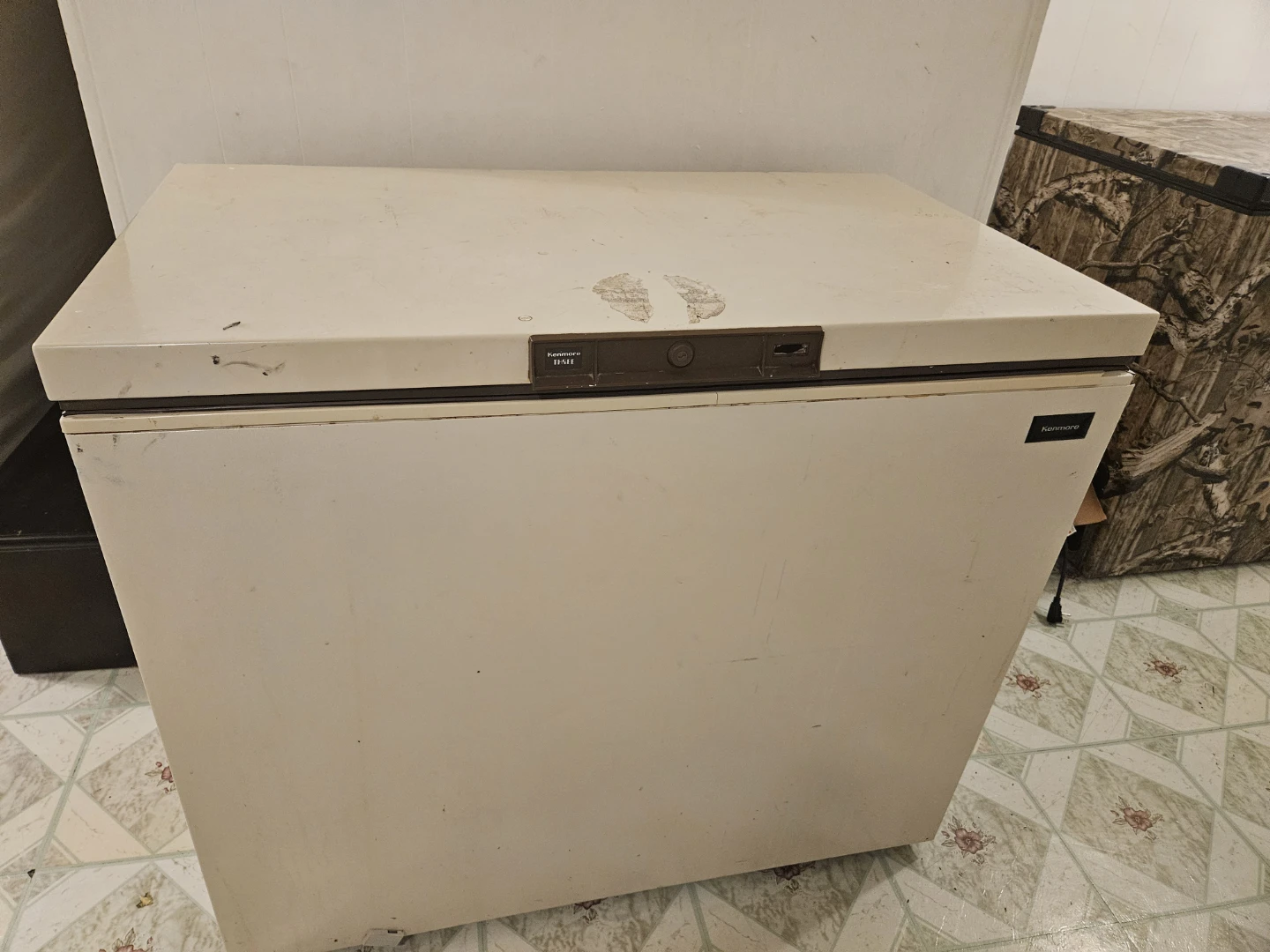Kelvinator Chest Freezer - photo 3
