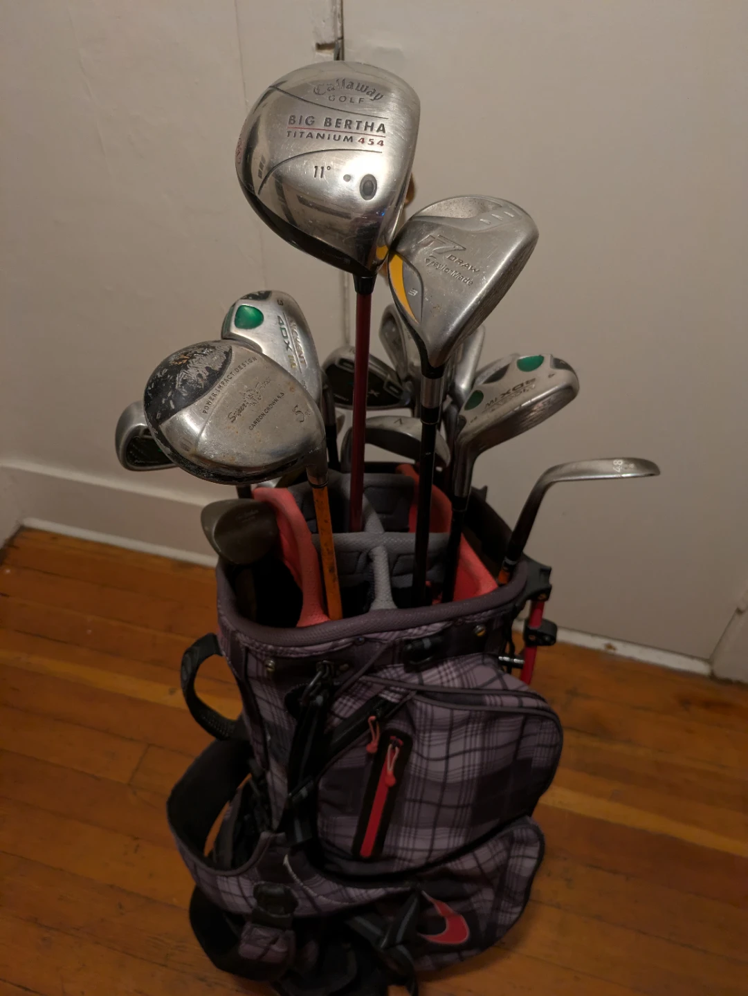 Nike Golf Bag with Callaway & Nickent Clubs - photo 2