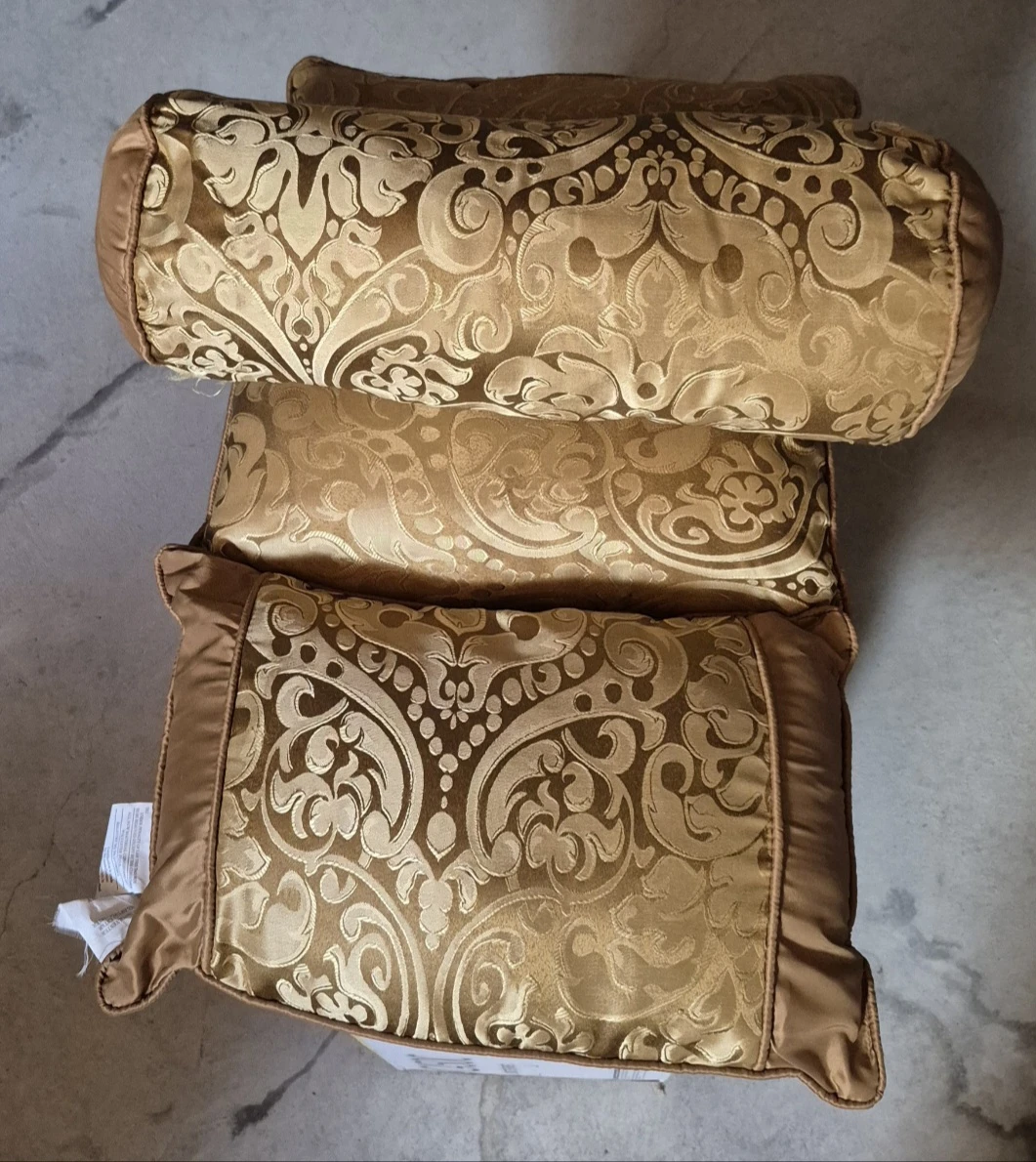 Gold Damask Throw Pillows Set - photo 3
