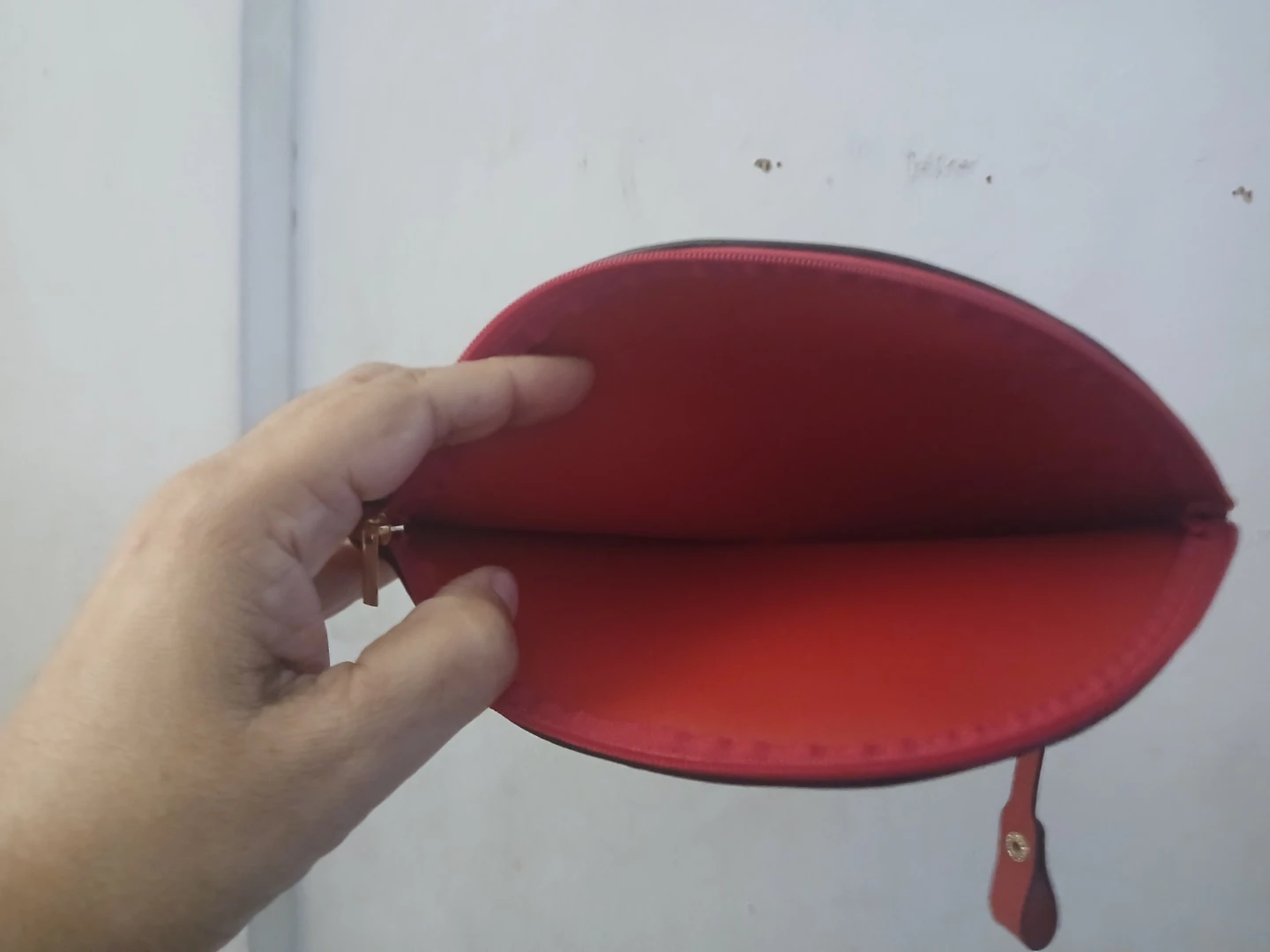 Lip Shaped Clutch Purse - photo 3