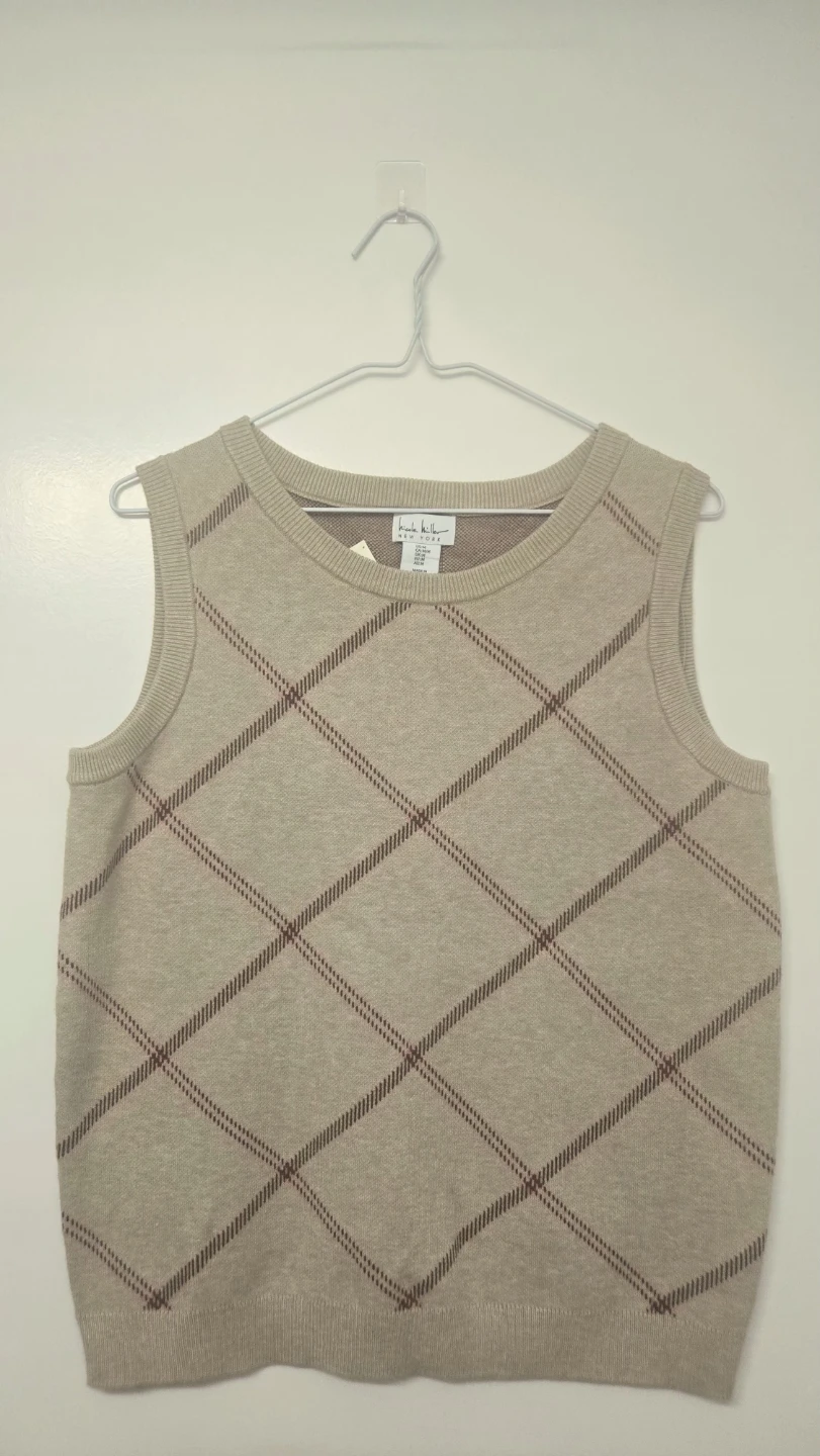 Sleevless Knit Sweater