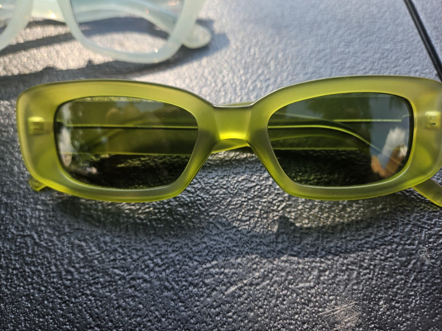 Three pairs of fashion sunglasses in green and white - photo 4