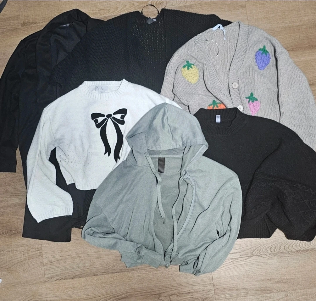 $30 Clothing LOT - photo 2