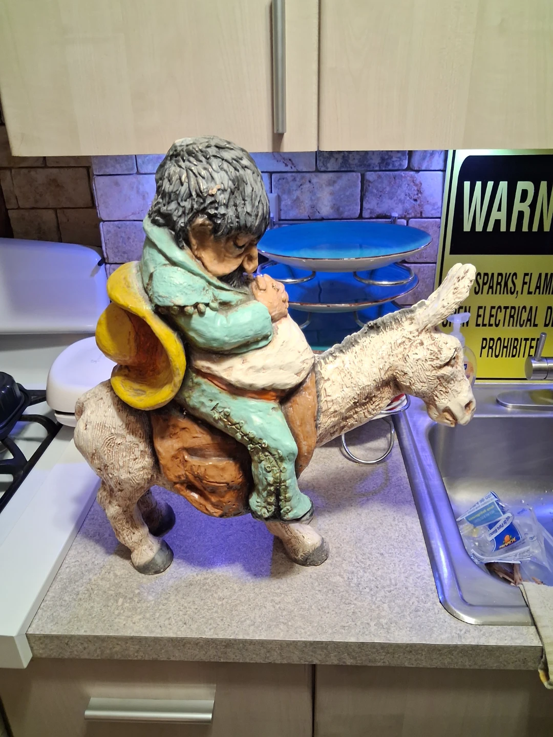 Figurine of a man riding a donkey - photo 2