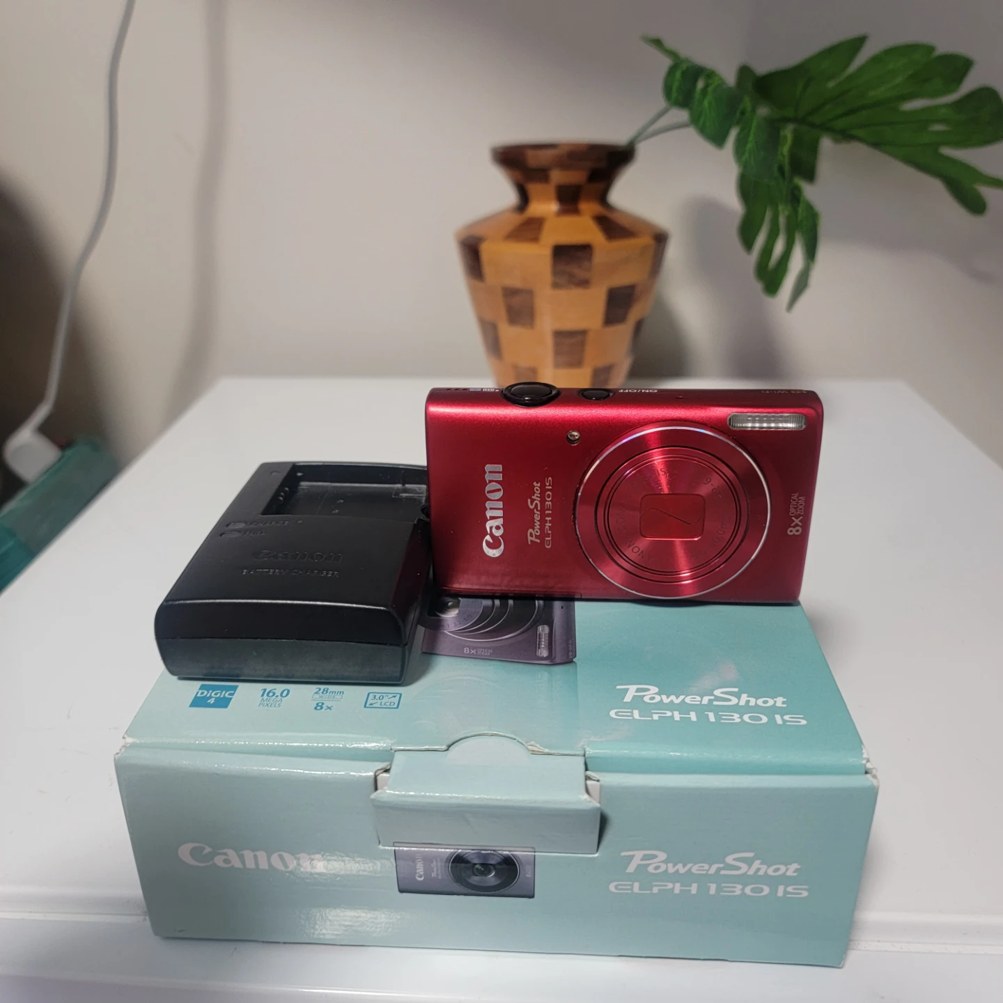 Canon PowerShot ELPH 130 IS Digital Camera - Red wifi