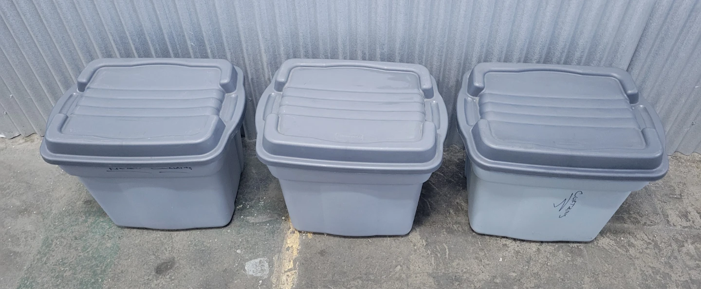 Rubbermaid Roughneck L Storage Bins - photo 2