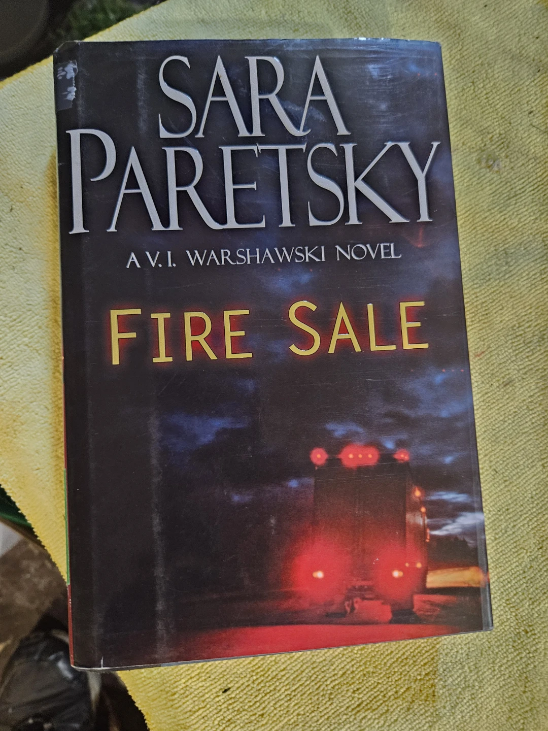 Sara Paretsky Fire Sale A V.I. Warshawski Novel Paperback Book - photo 2