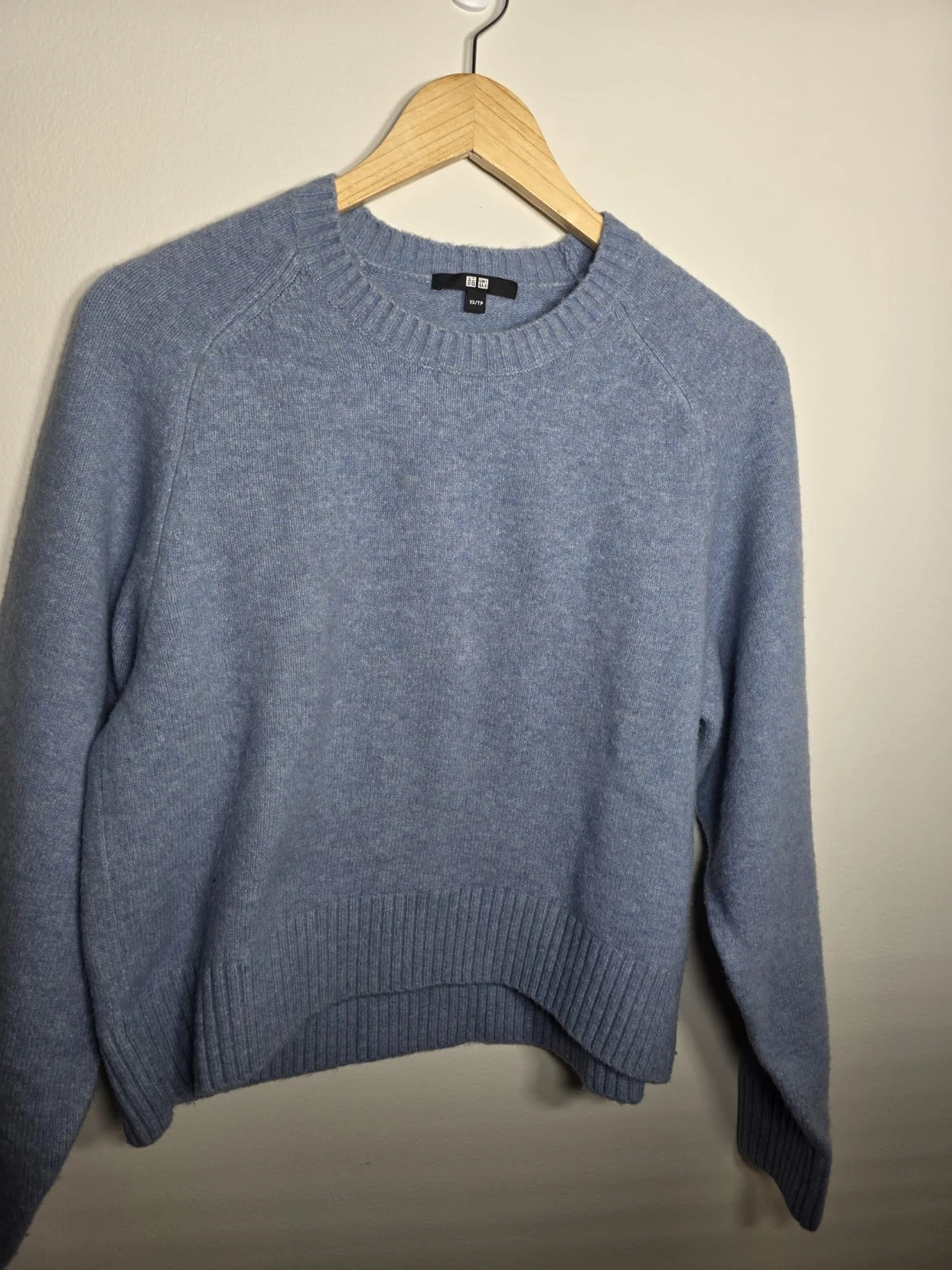 UNIQLO Blue Crew Neck Sweater