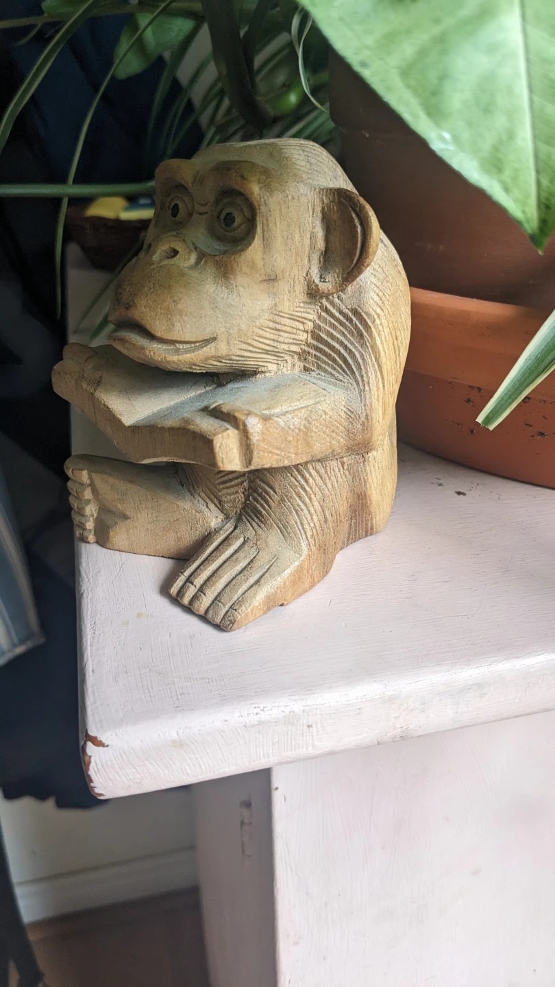 Carved wooden monkey figurine - photo 2