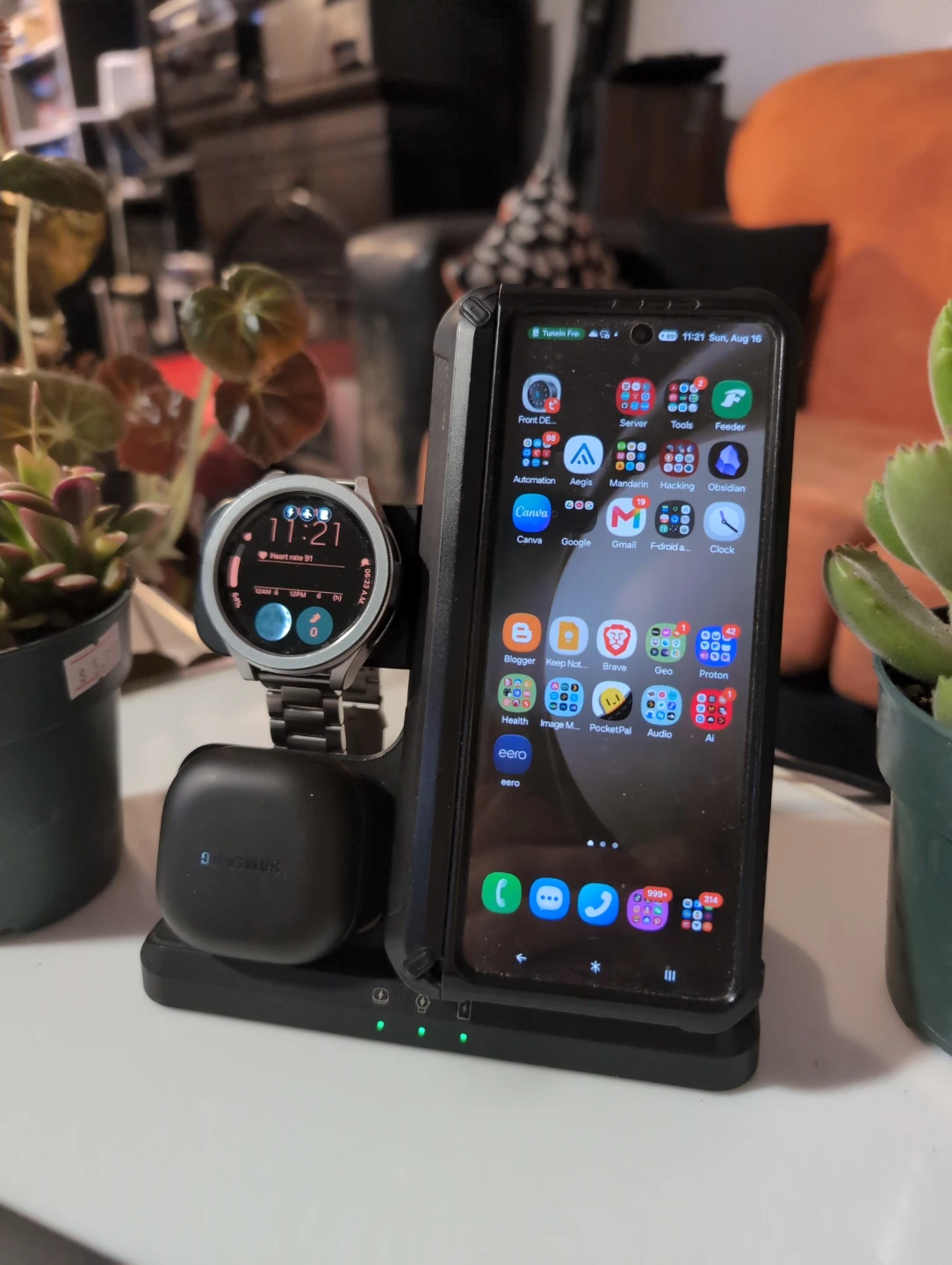 Z Fold5 Kit w/S Pen Watch6 Classic Buds2 Pro Dock