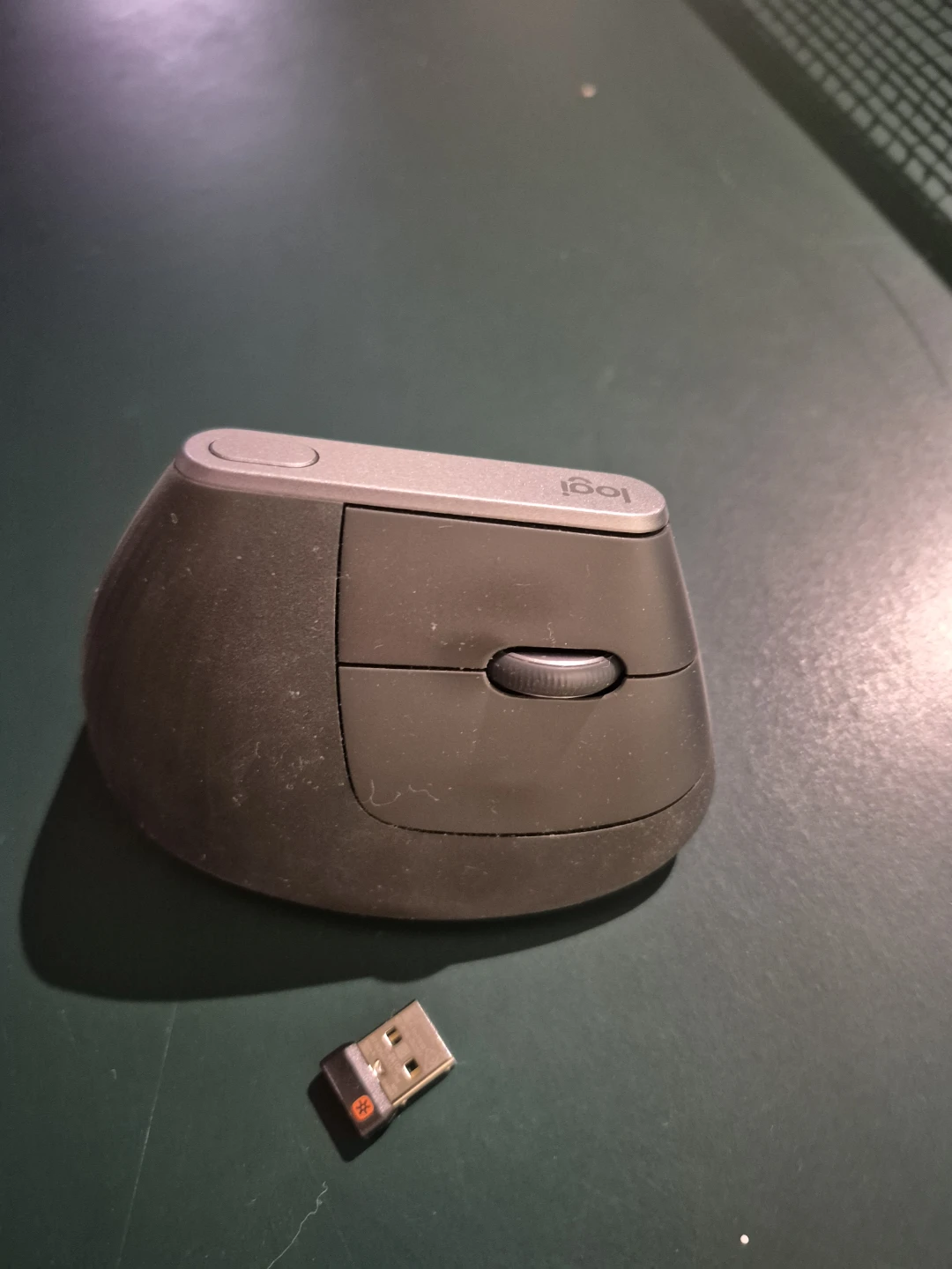 Logitech MX Vertical Wireless Mouse - photo 4