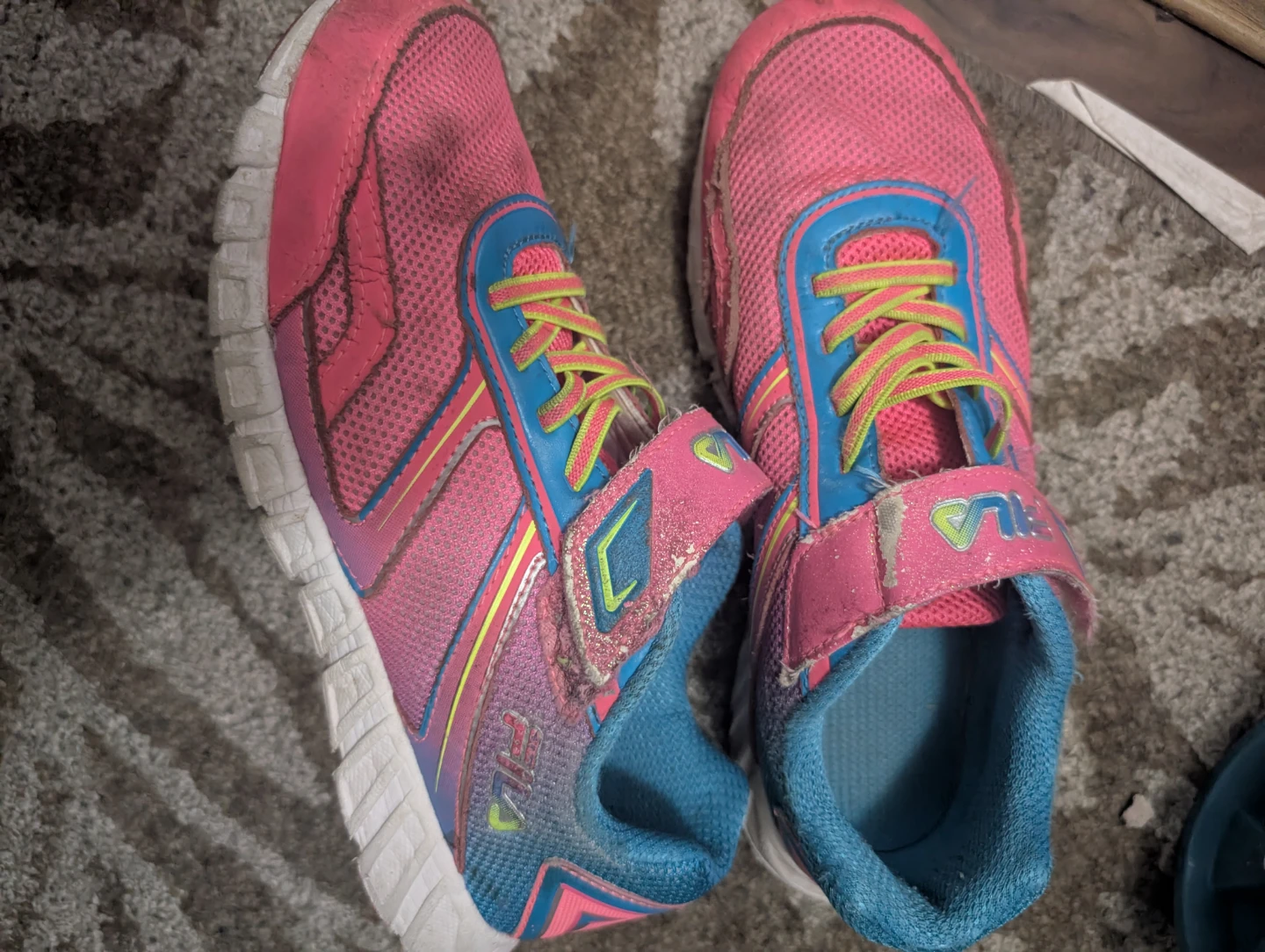 Fila Pink and Blue Running Shoes good condition  size 5.5 - photo 2