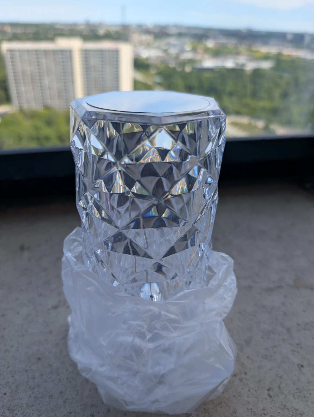 Rose & Robin Acrylic Crystal Lamp with Remote (Brand new) - photo 4