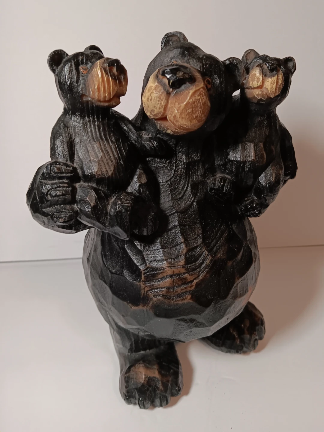 Carved wooden bear family figurine - photo 2