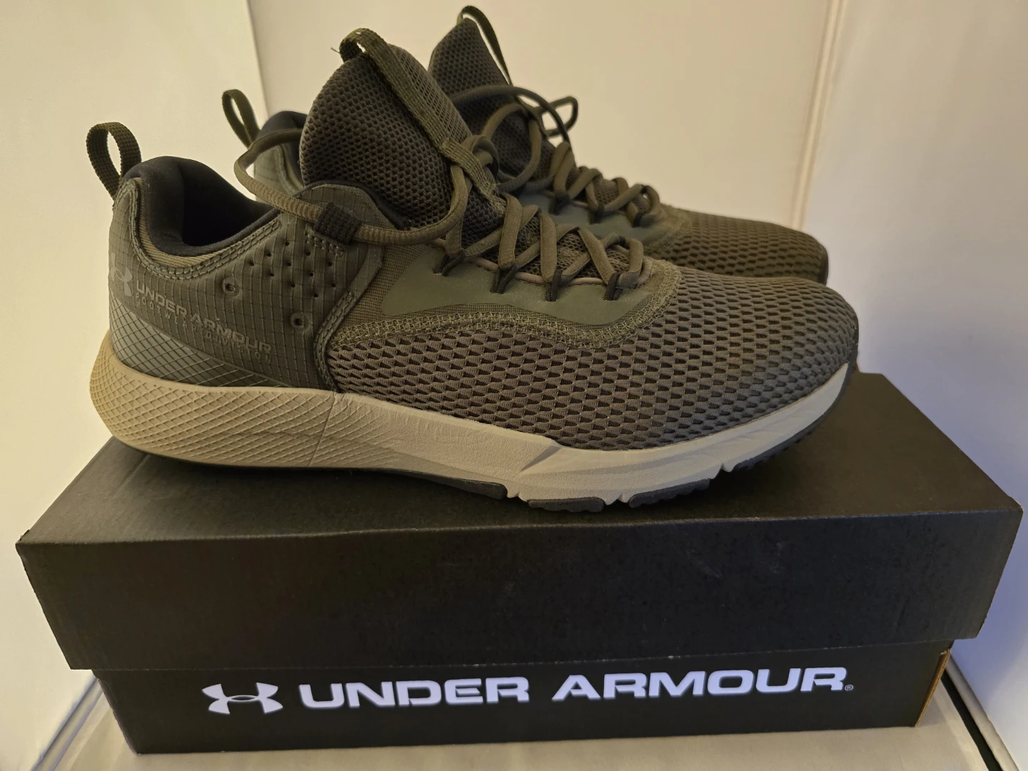 Under Armour Charged Sneakers 11.5 - photo 2