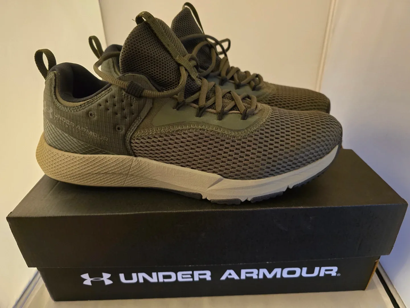 Under Armour Charged Sneakers 11.5 - photo 2