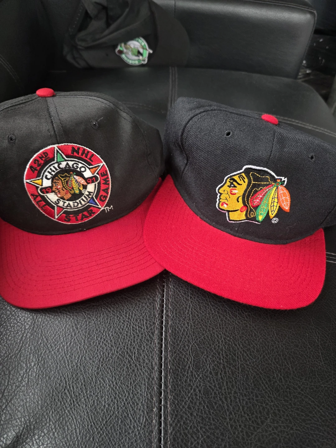 Starter Chicago Blackhawks NHL Hats (2-Pack)