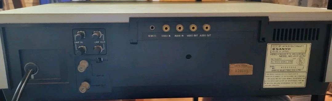 Sanyo Betacord VCR Model No. 4010 POWERS ON 1985 - photo 5