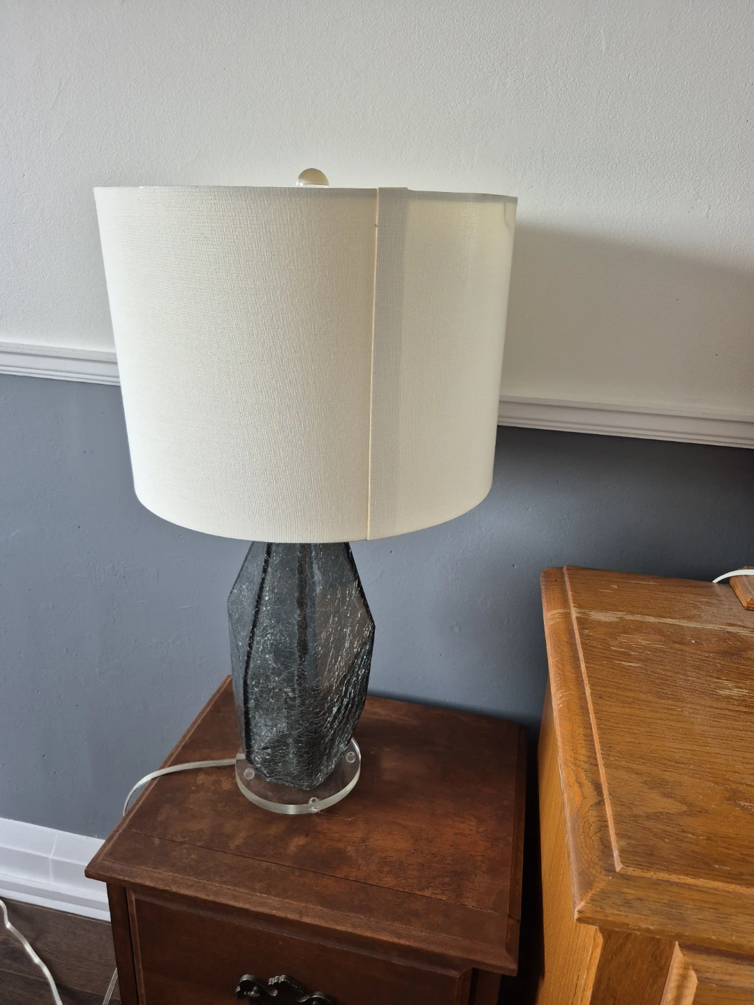 Table Lamp and Night Table with two Drawers - photo 3