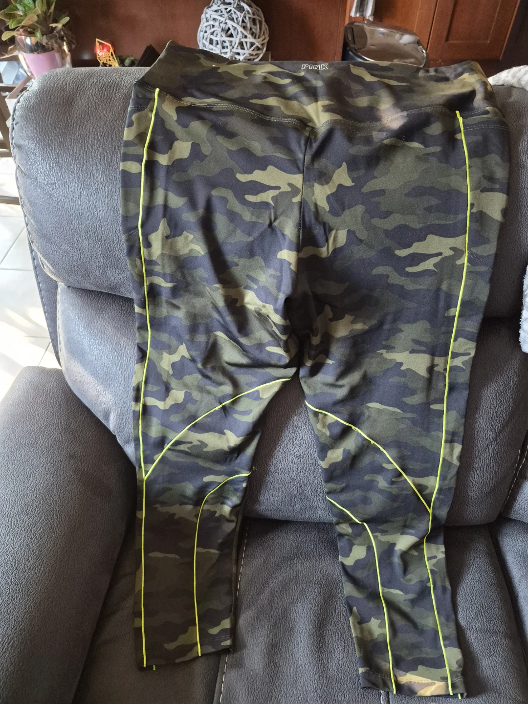 PINK Active Camo Leggings XL - photo 3