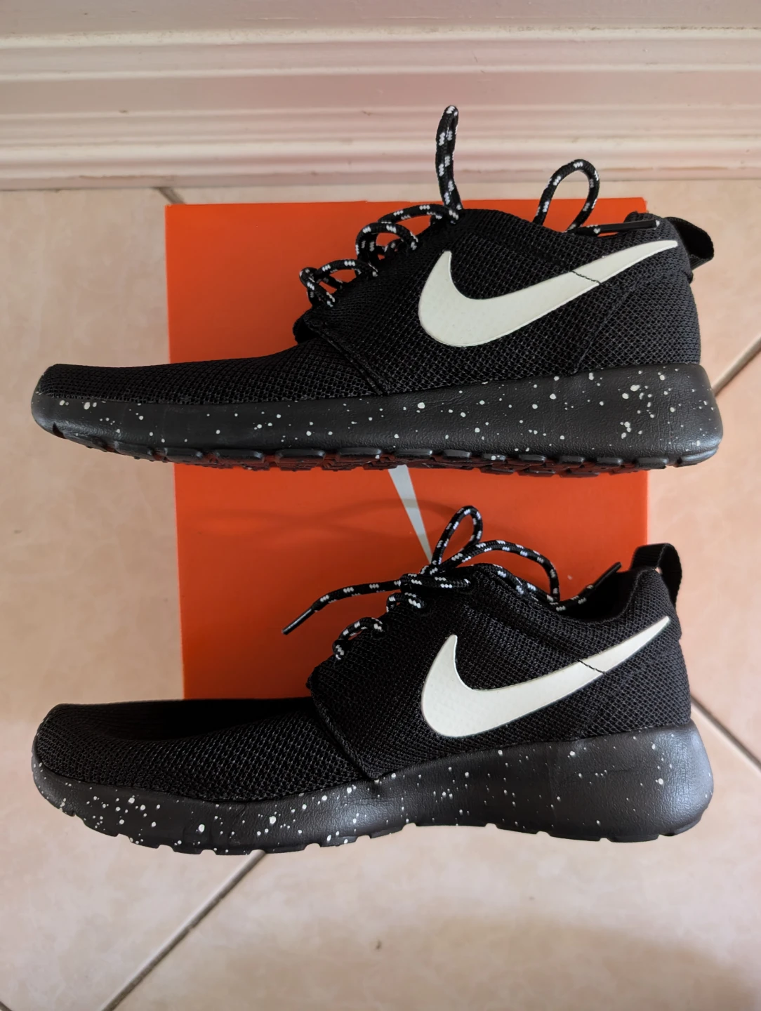Nike Womens Roshe Run Shoes - (Size 6.5) - photo 5