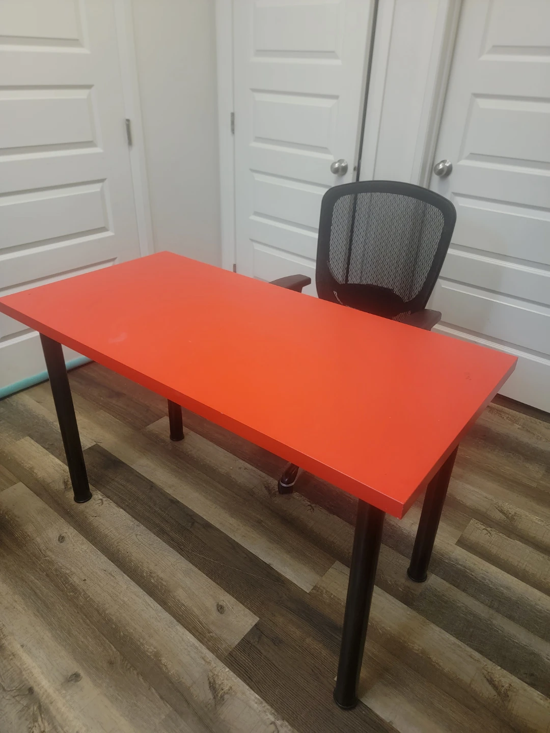 Red Desk with chair - photo 3
