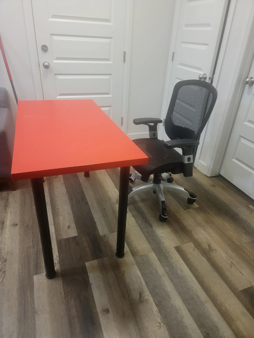 Red Desk with chair - photo 4