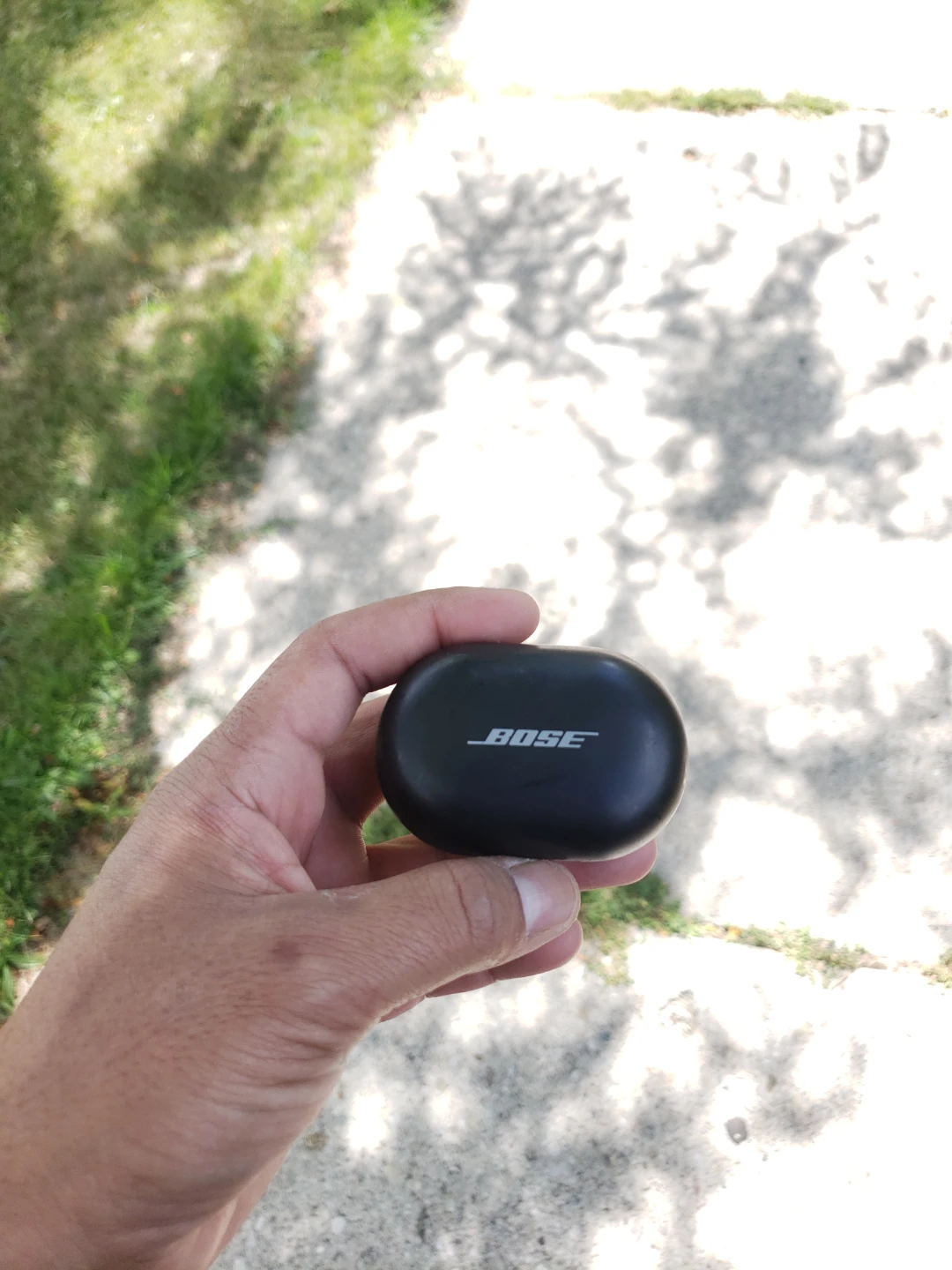 Bose Wireless left Earbud with charging case - photo 3
