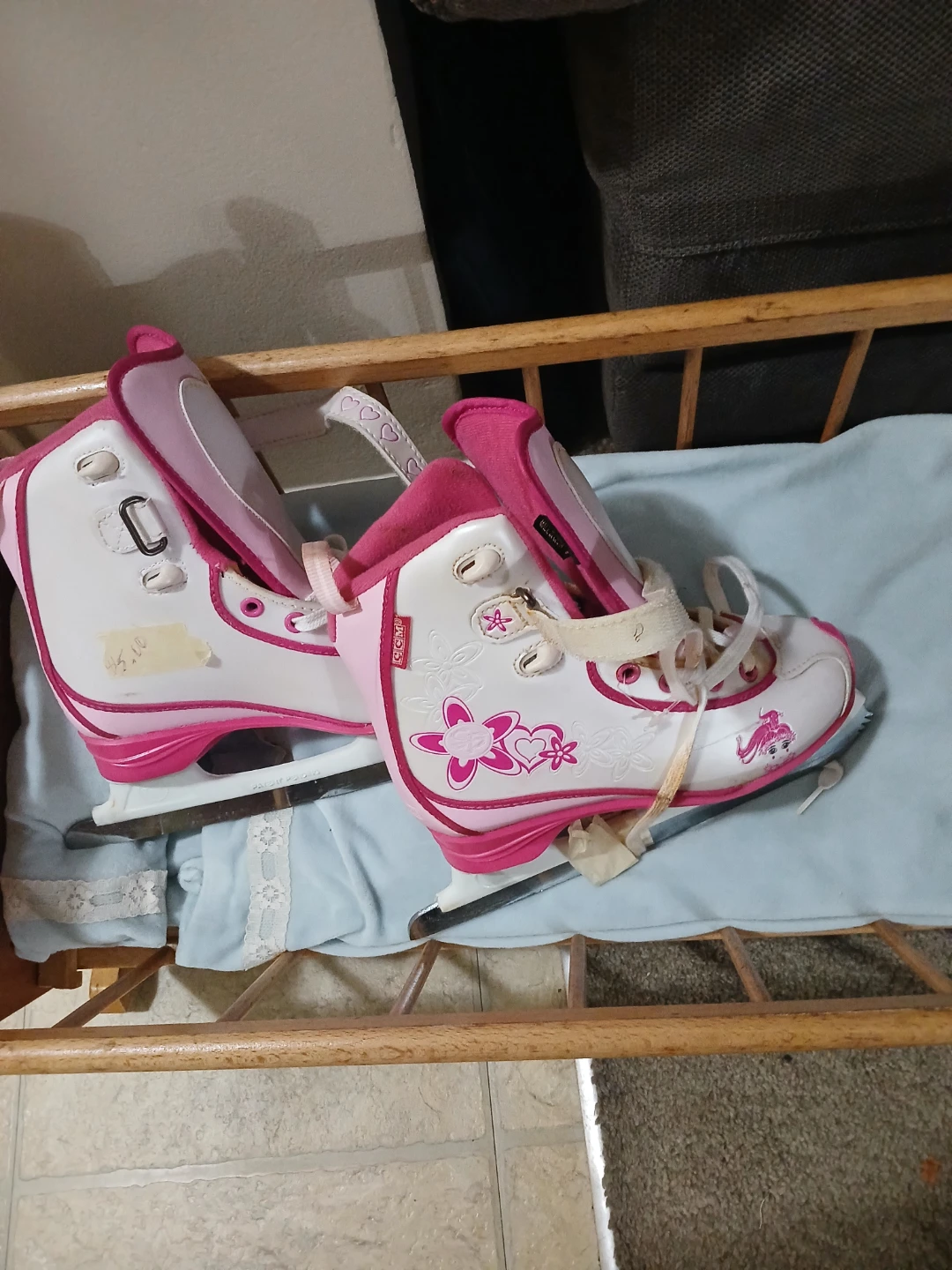 Kids barbie skates
