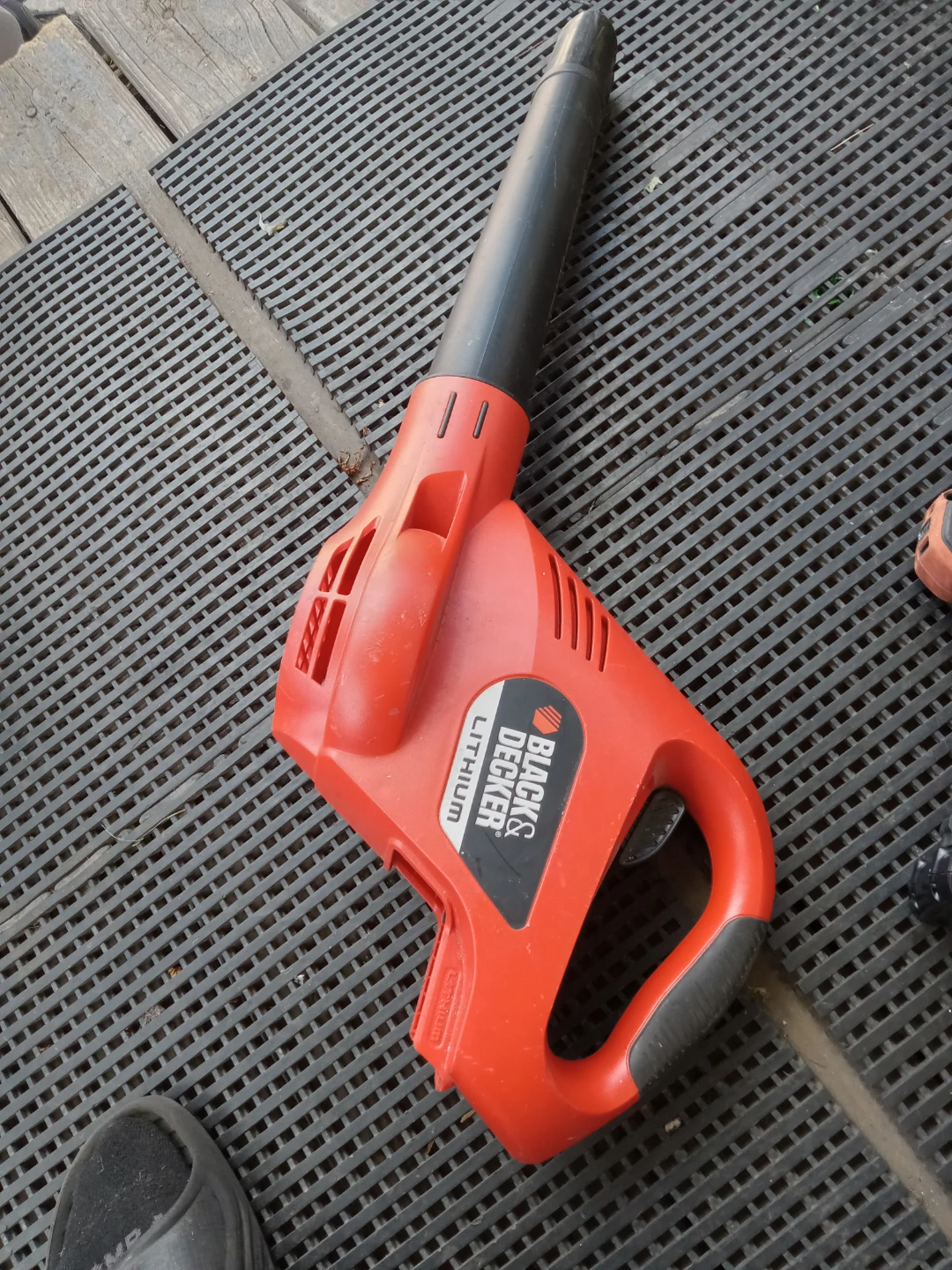 Black+Decker Leaf Blower & 20V Impact Driver - photo 3