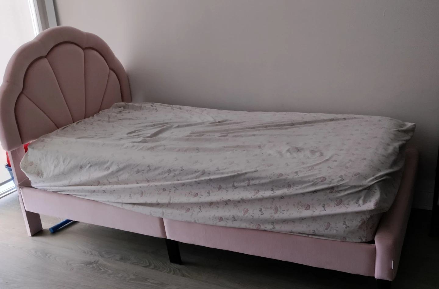 Pink Velvet Twin Bed Frame with Scallop Headboard