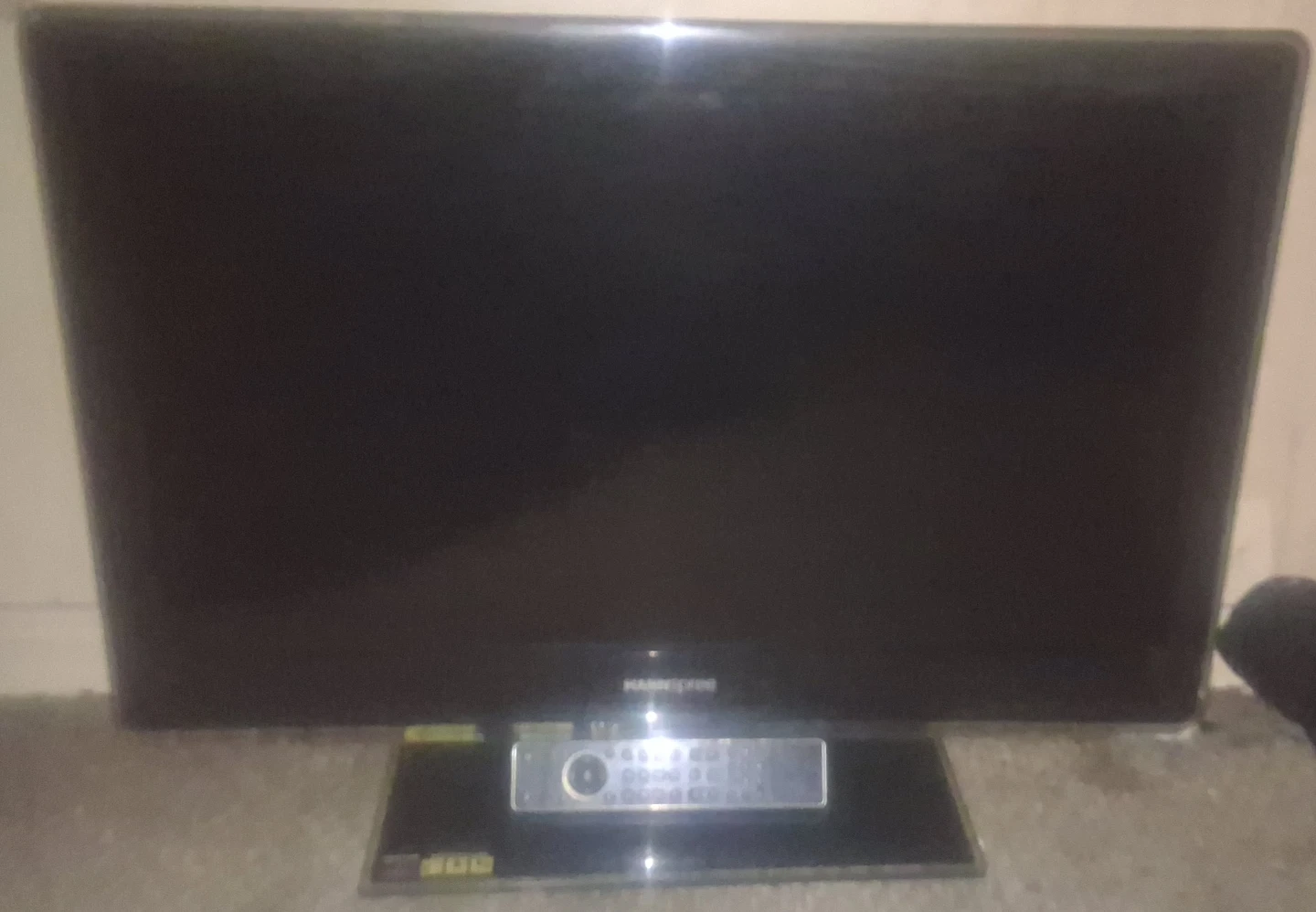 Hannspree flat-screen with remote control