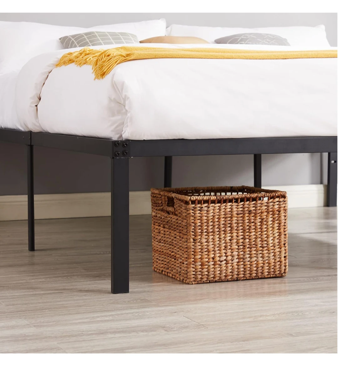 Queen Size Metal Bed with free 6 inches mattress - photo 4