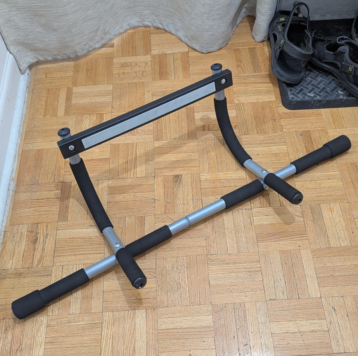 Multi-Grip Doorway Pull Up Bar
