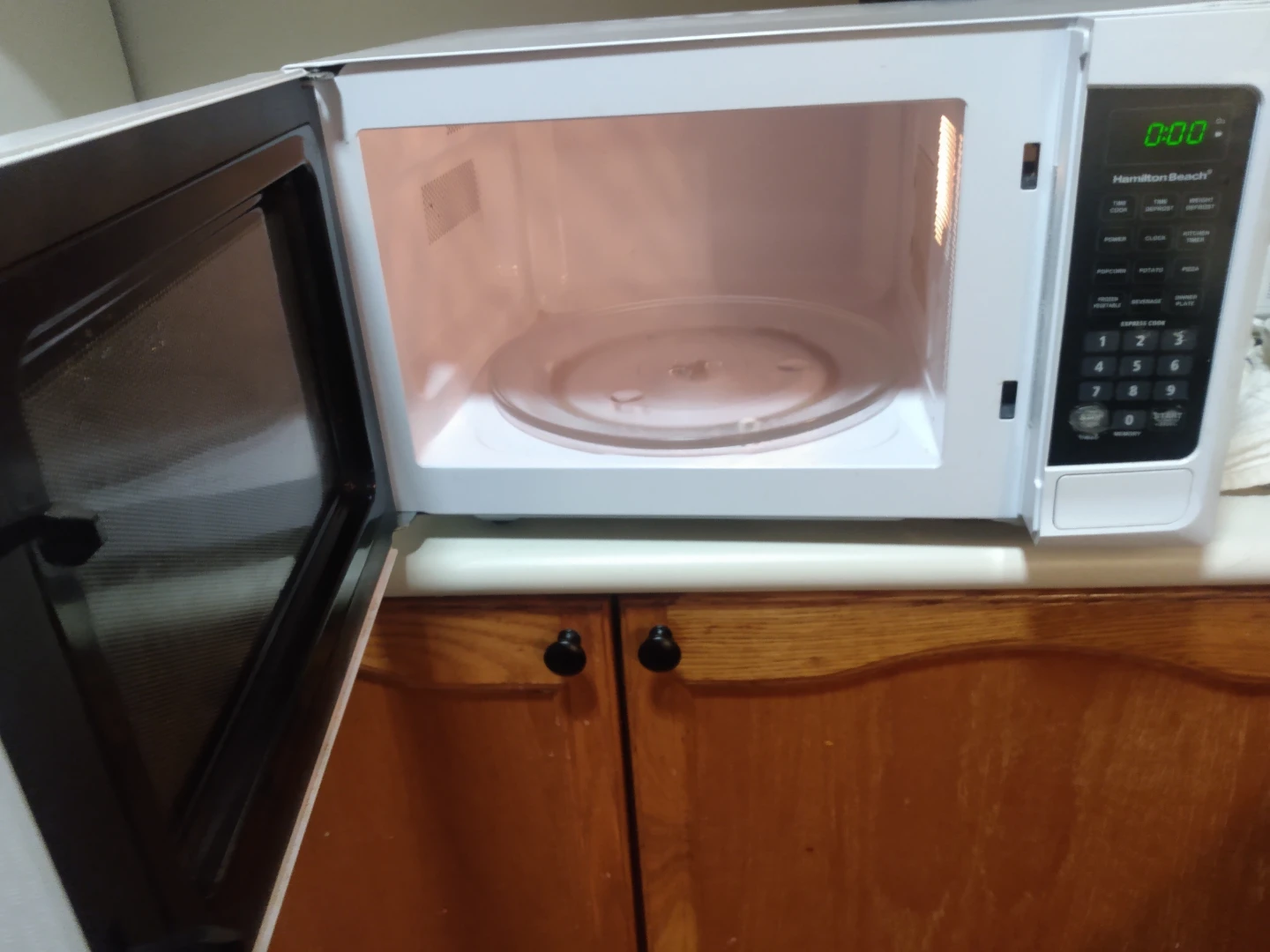 Hamilton Beach 0.9 cu ft Microwave Oven - photo 2
