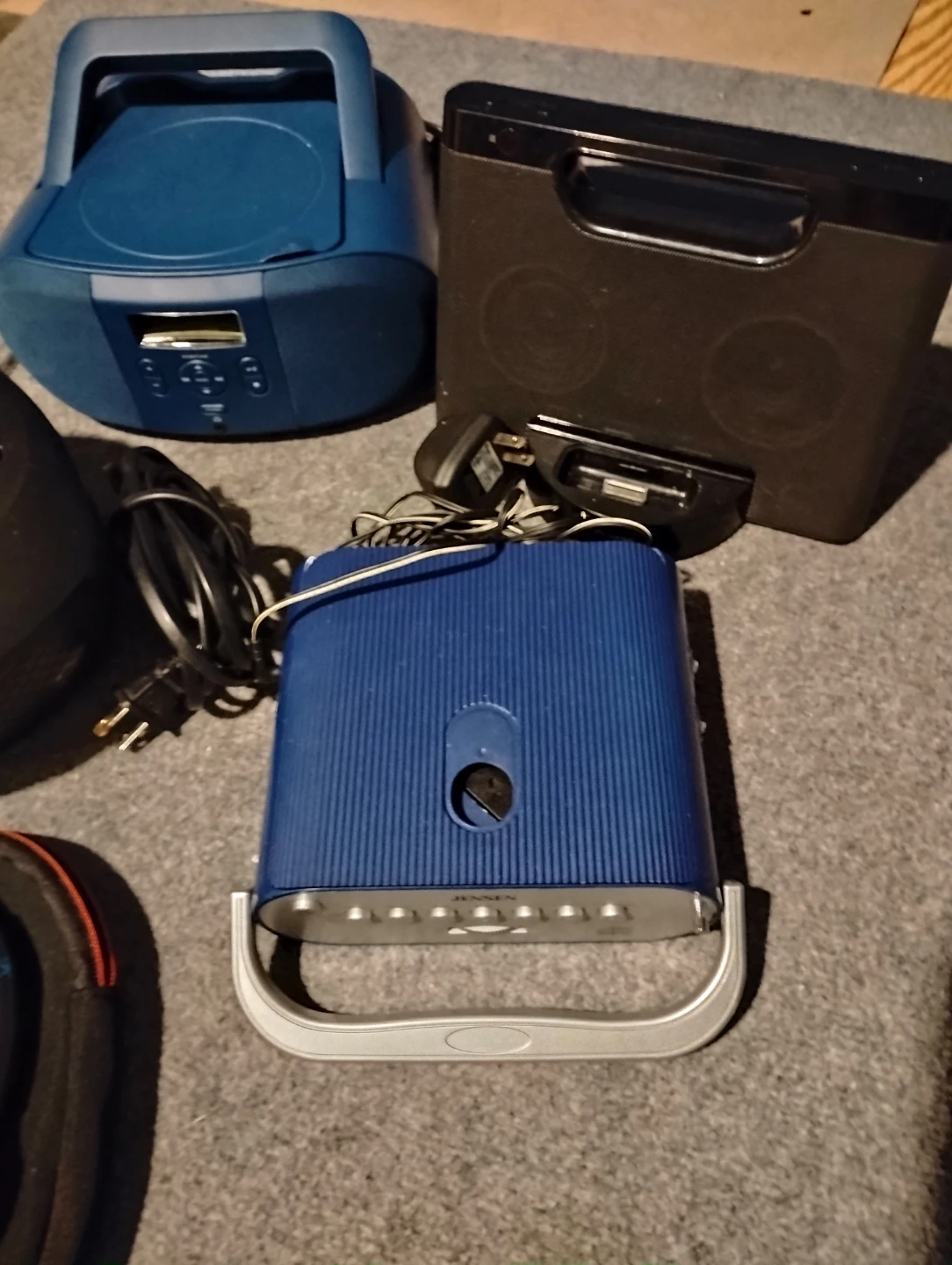 Electronics Bundle portable CD players and headphone - photo 3