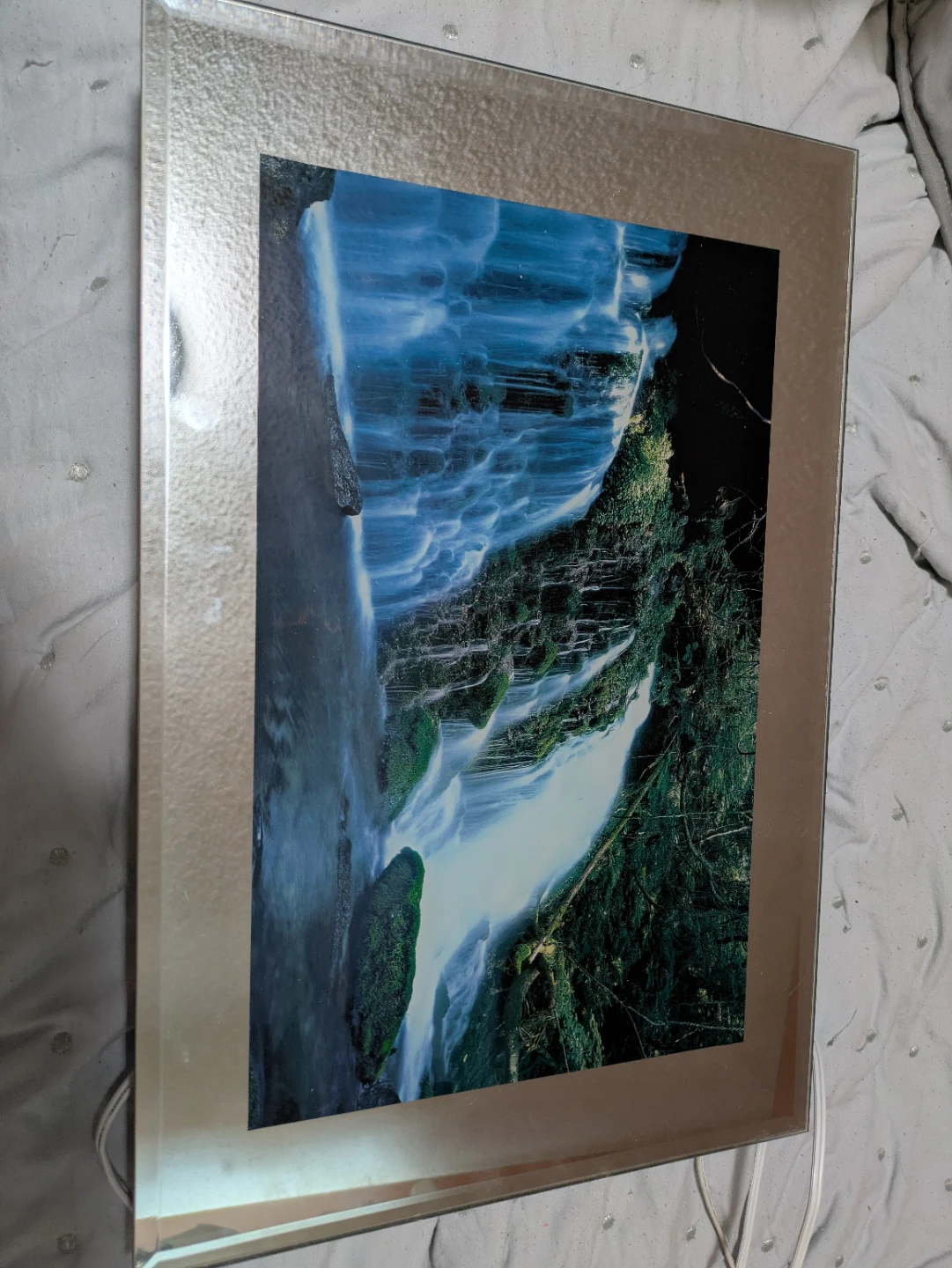 Waterfall wall lamp
