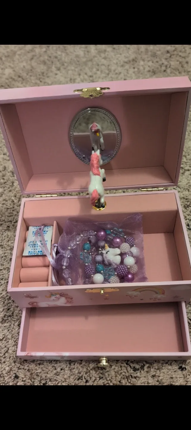 New - Musical Jewelry Box with Necklace and Bracelet - photo 2
