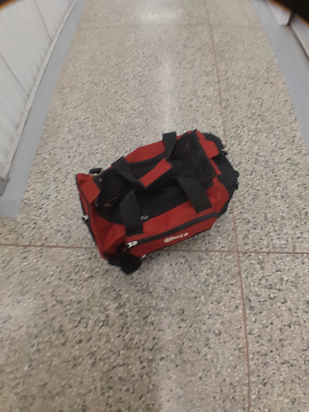 Roots Red & Black Duffle Gym  Bag College Style - photo 3