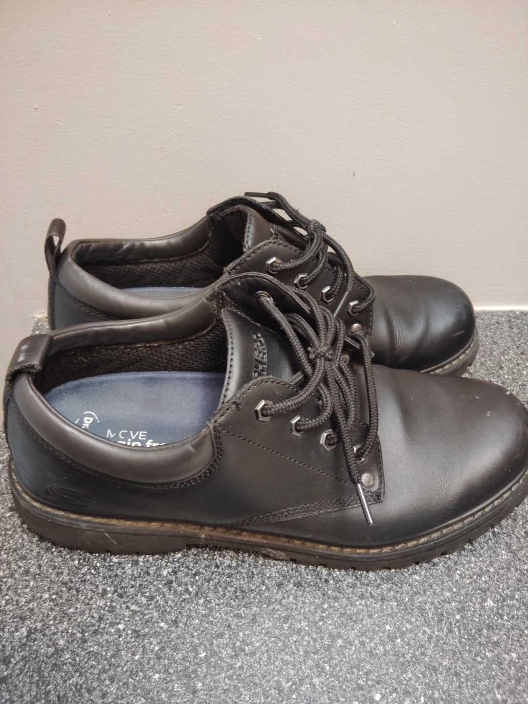 Skechers Men’s Leather Work / Casual Shoes - Size 11 Black