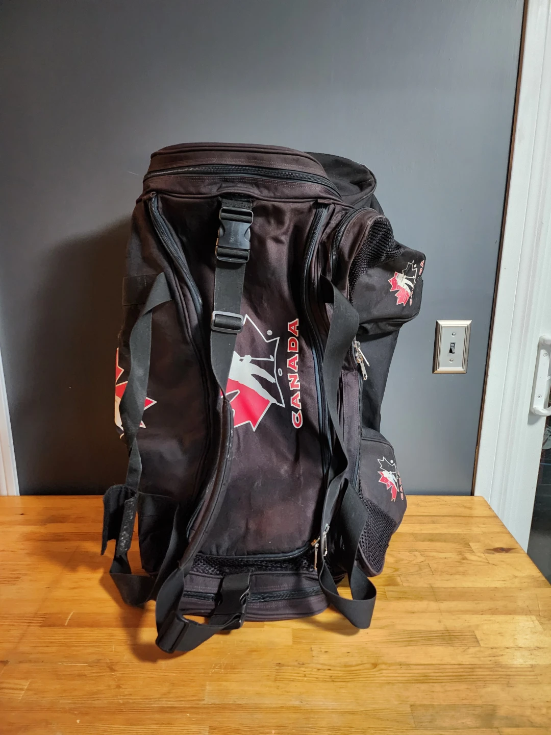 Junior Hockey Canada Equipment Duffle Bag Black 30"