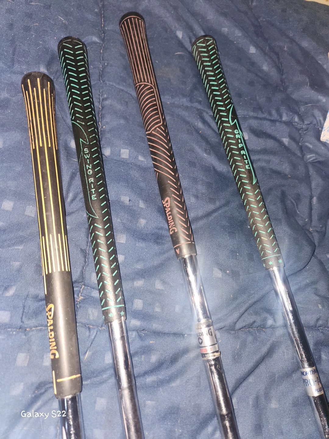 Golf Clubs Lot (4 Assorted Clubs) + 5 Golf Balls - photo 2